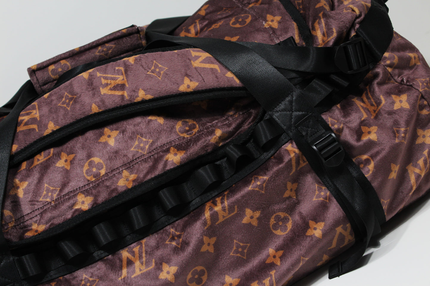 nl velour duffel bag backpack in brown/gold